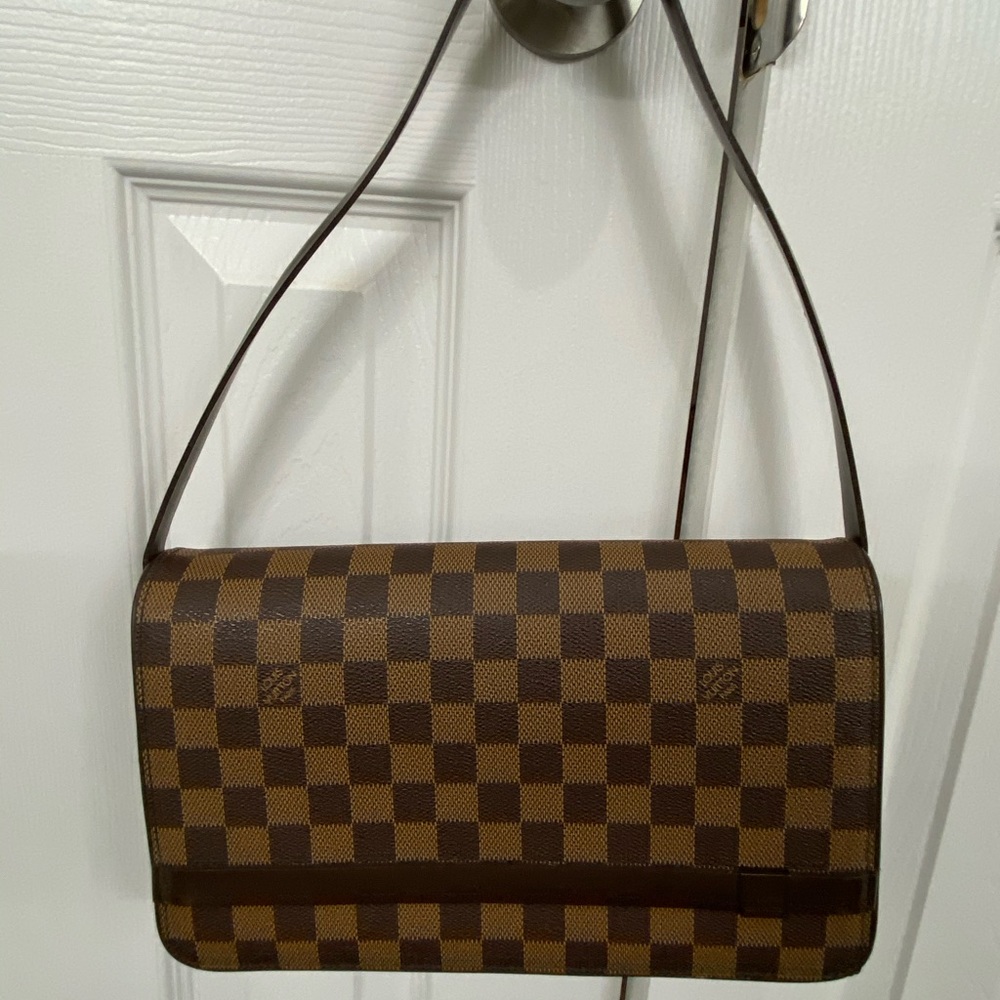 Louis Vuitton Shoulder Bag!
